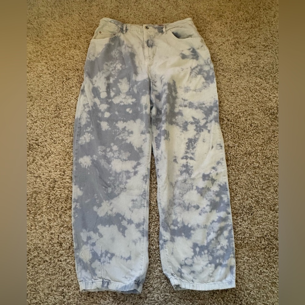 Pilcro and the Letterpress Blue and White Bleach Tye Dye Cropped Jeans